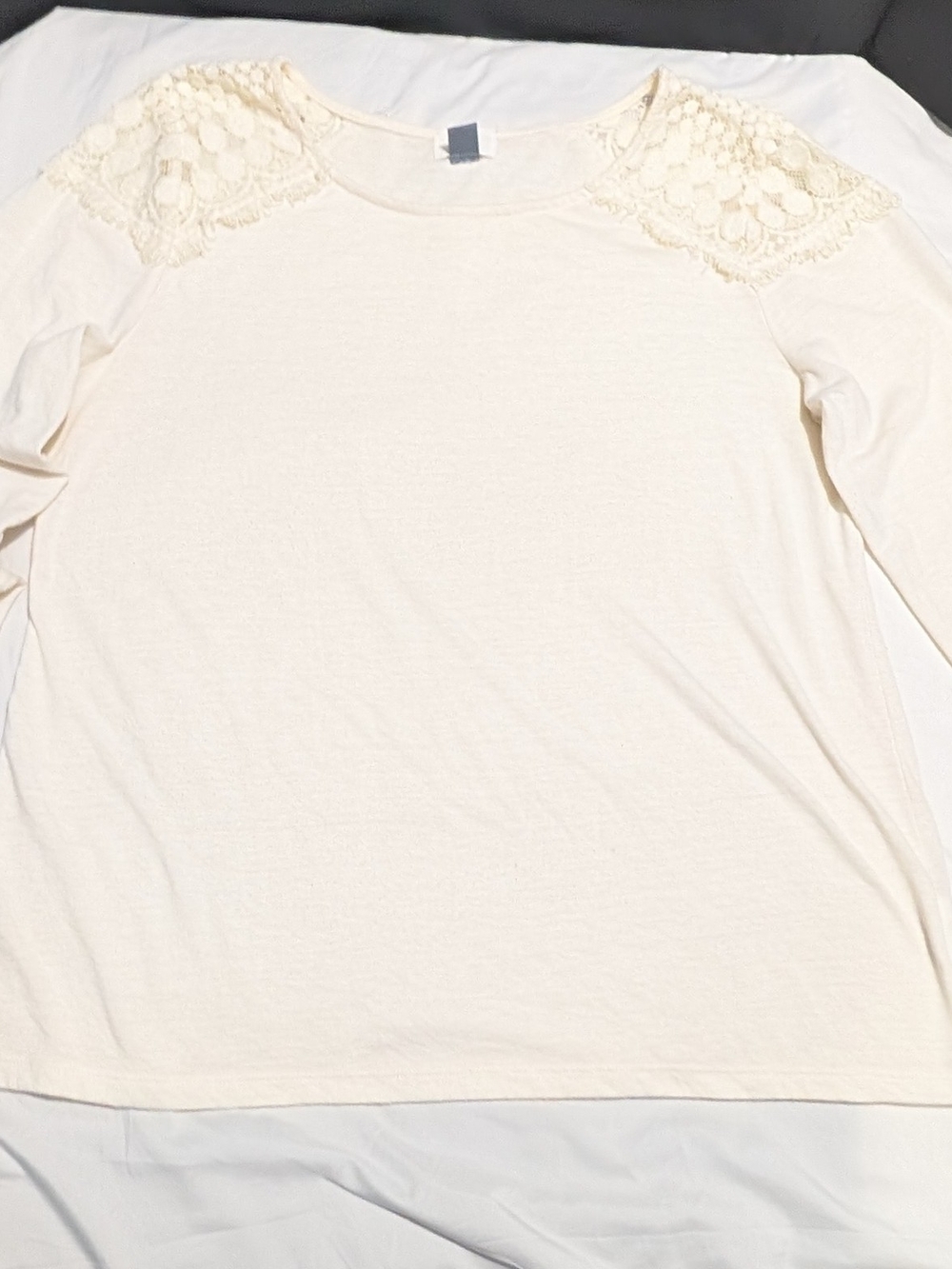 Old Navy Lace Shoulder Long Sleeve Top in Cream XL
